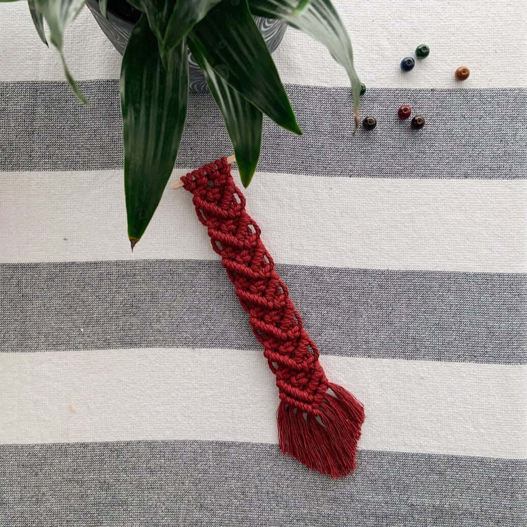 Diamond Weave Macrame Bookmark - StylishKnots